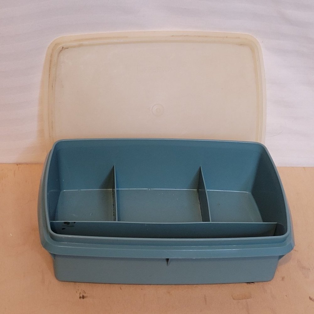 Tupperware Tuppercraft 767 Storage Container Light Blue 2 Piece Missing Tray